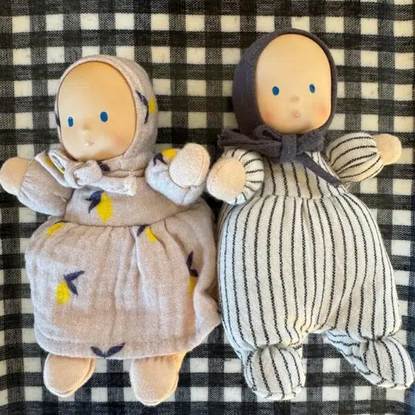 Les Loupiots, duo fille en citrons et garçons en stripe