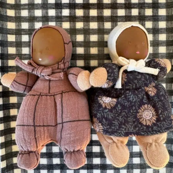 Les Loupiots, duo fille en marguerite réglisse et garçon carreaux chocolat